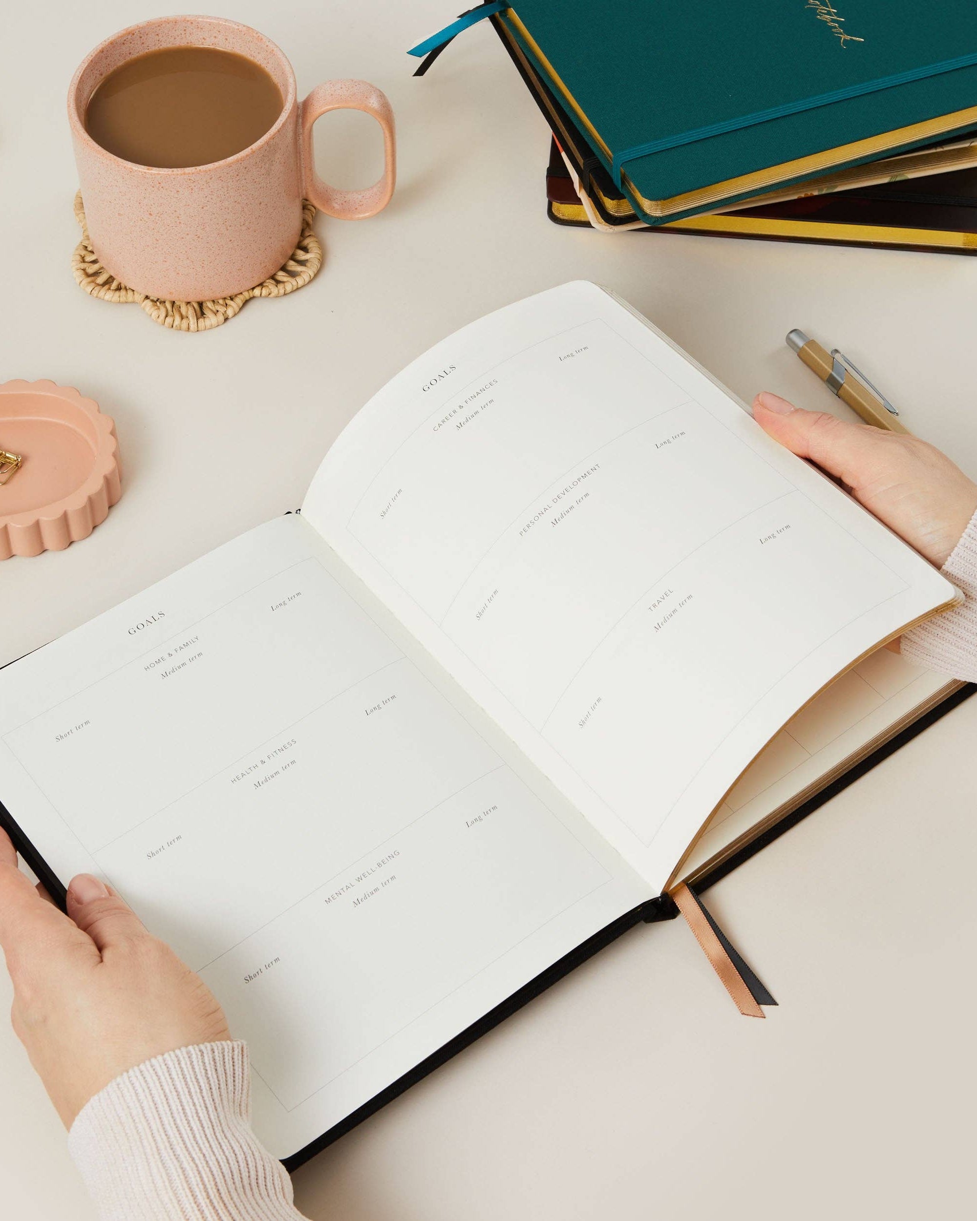 Undated Weekly Planner - Curve