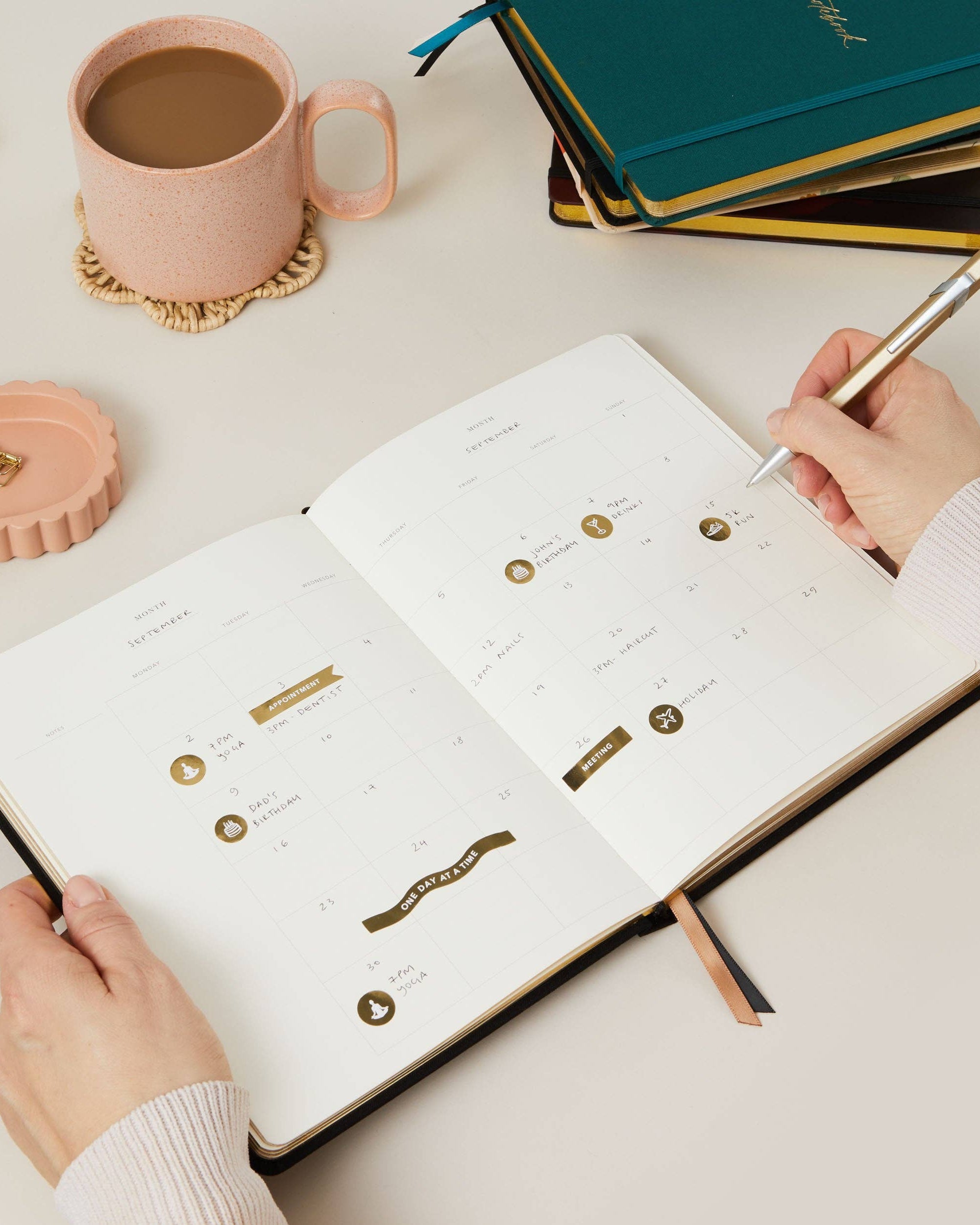 Undated Weekly Planner - Curve