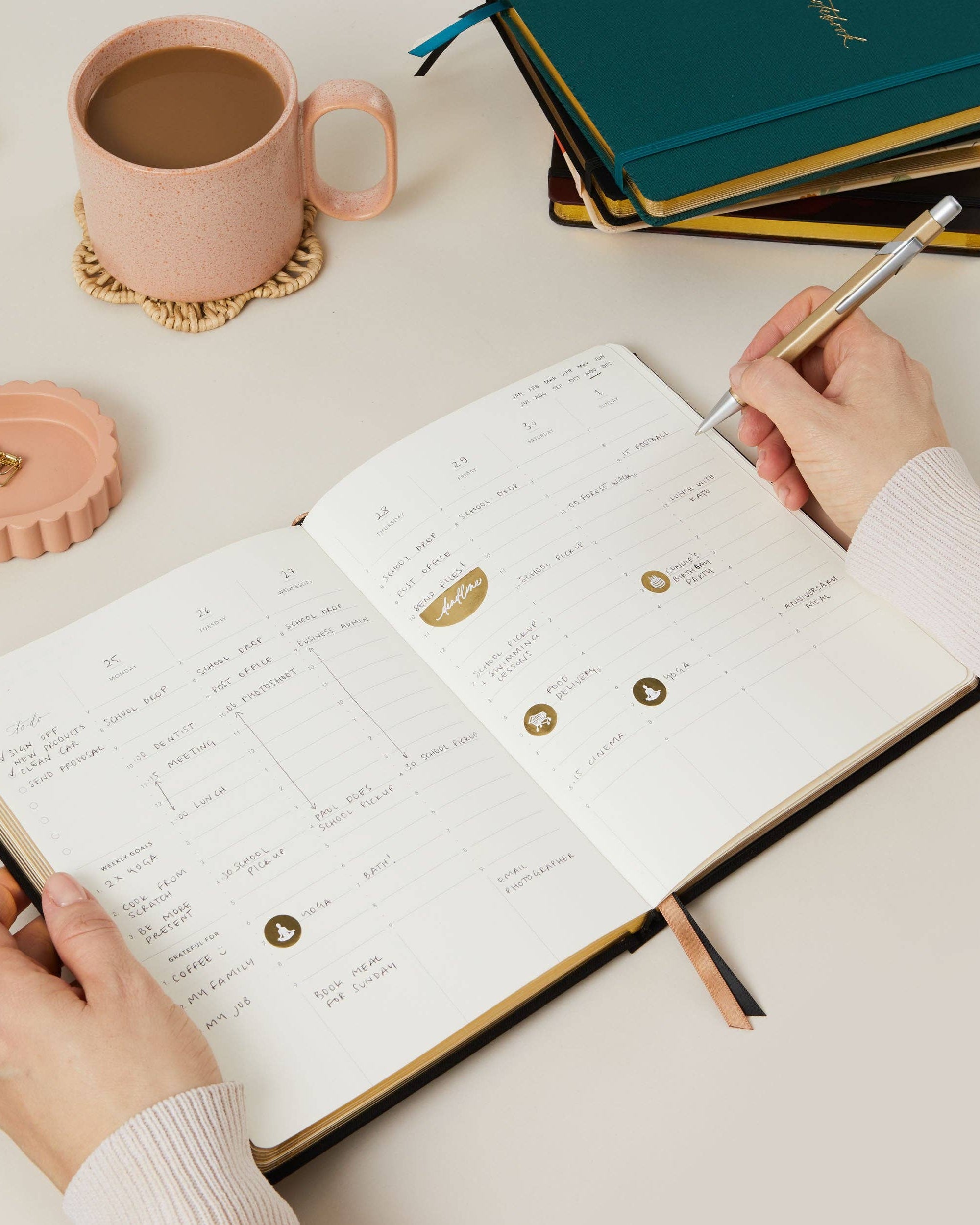 Undated Weekly Planner - Curve