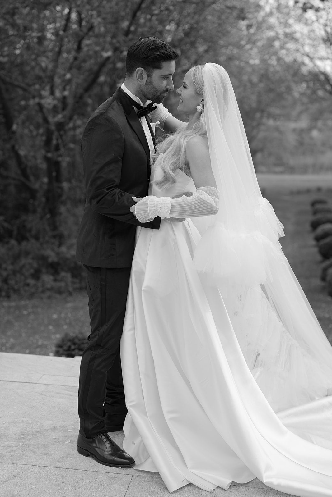 RUFFLE VEIL