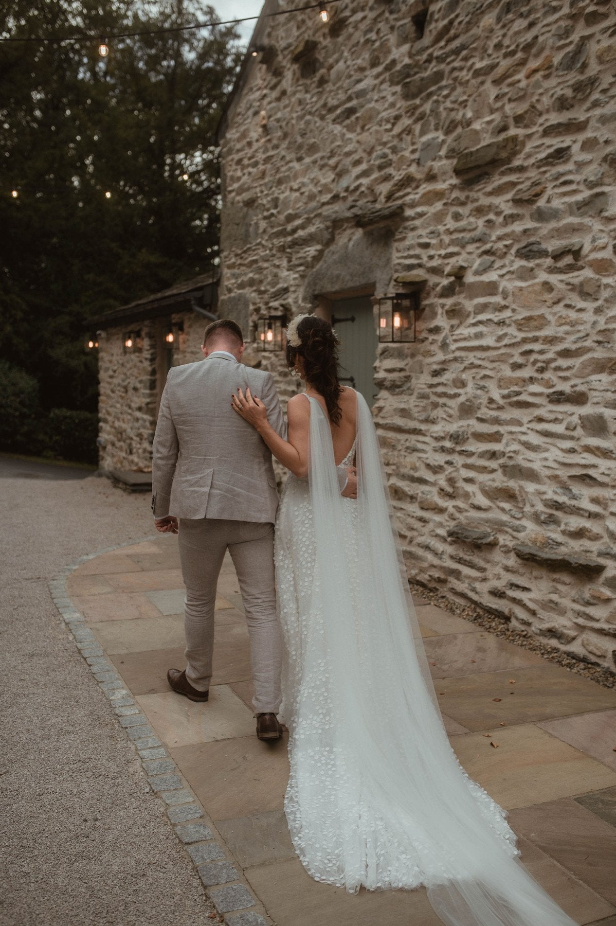PLAIN CAPE VEIL