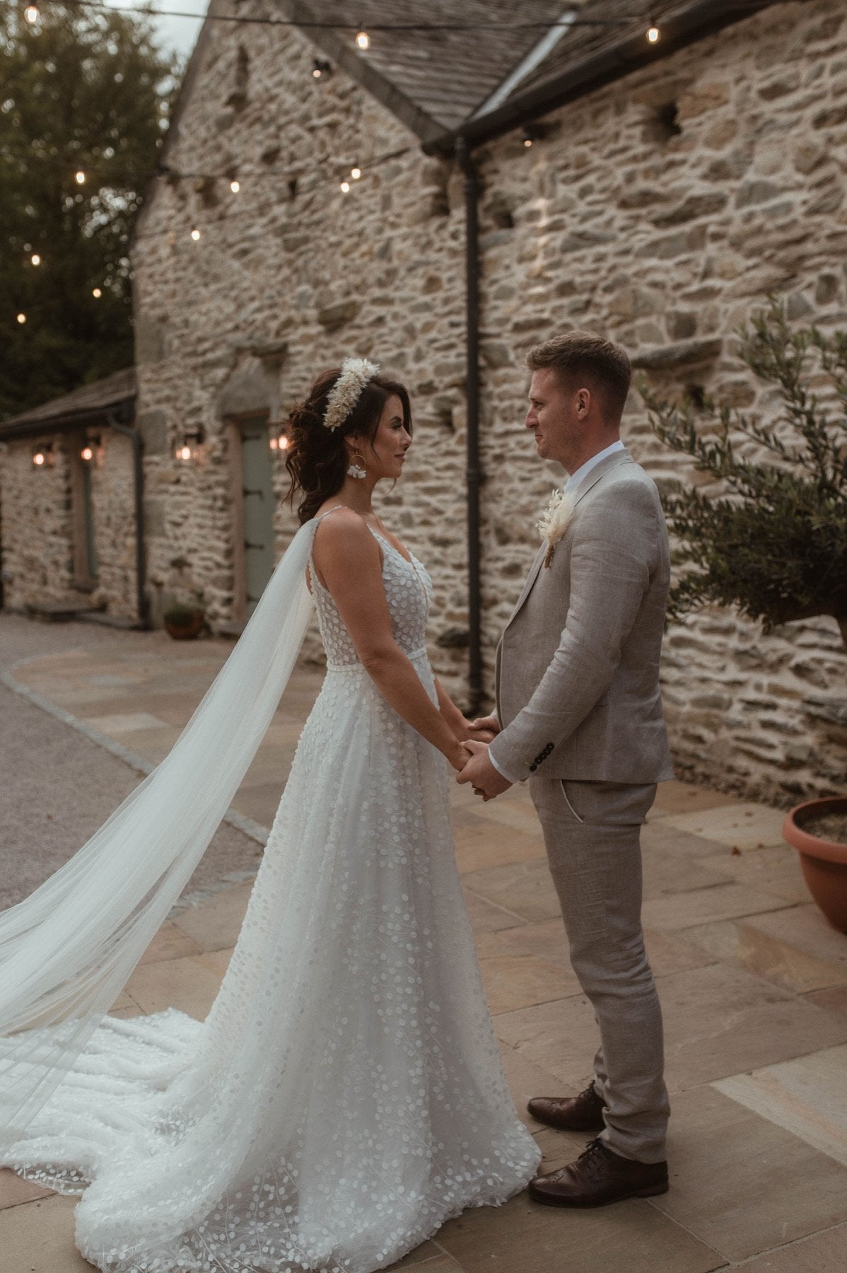 PLAIN CAPE VEIL