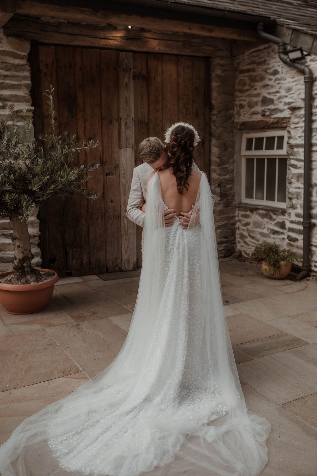 PLAIN CAPE VEIL