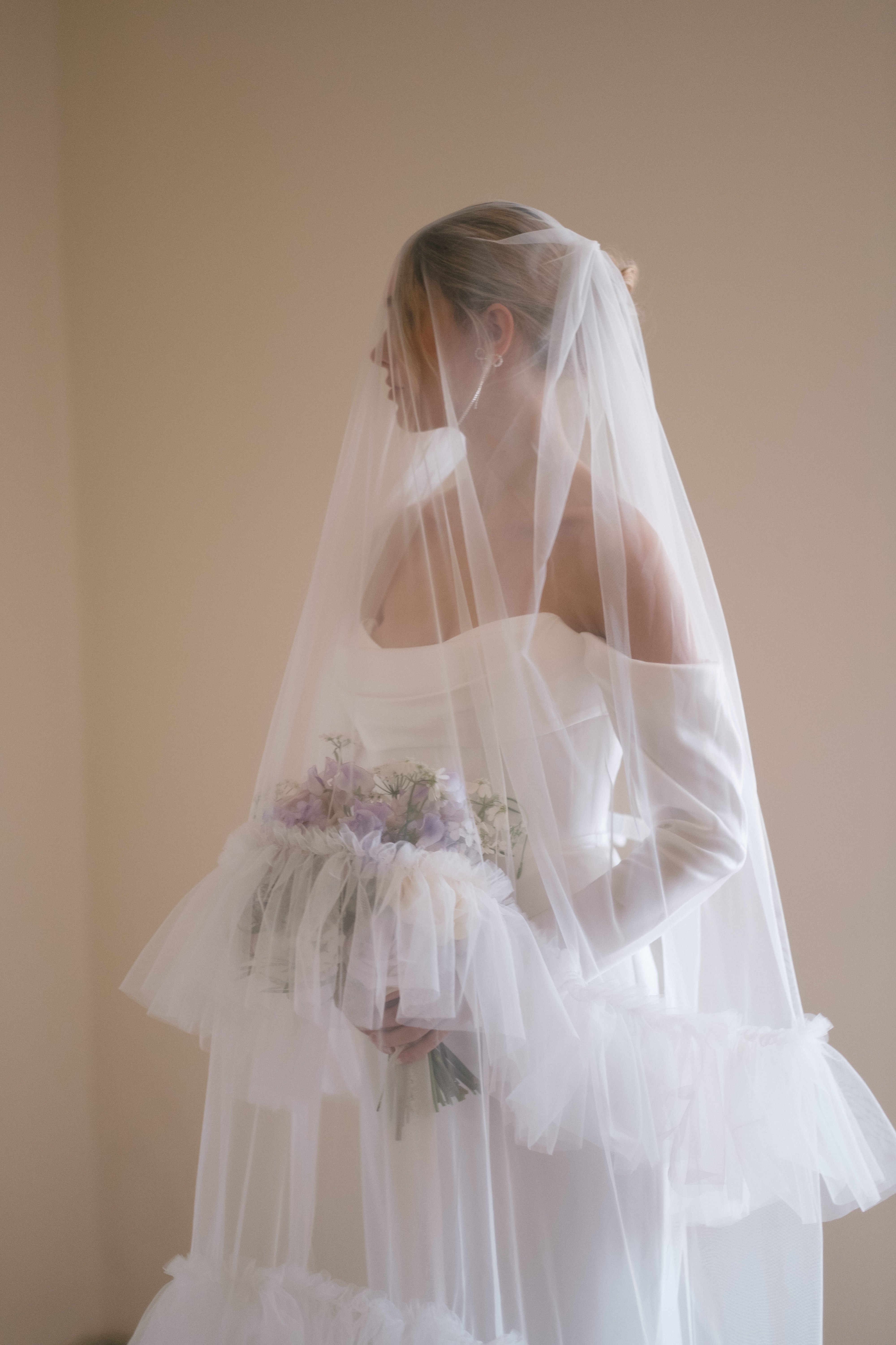 TIERED RUFFLE VEIL