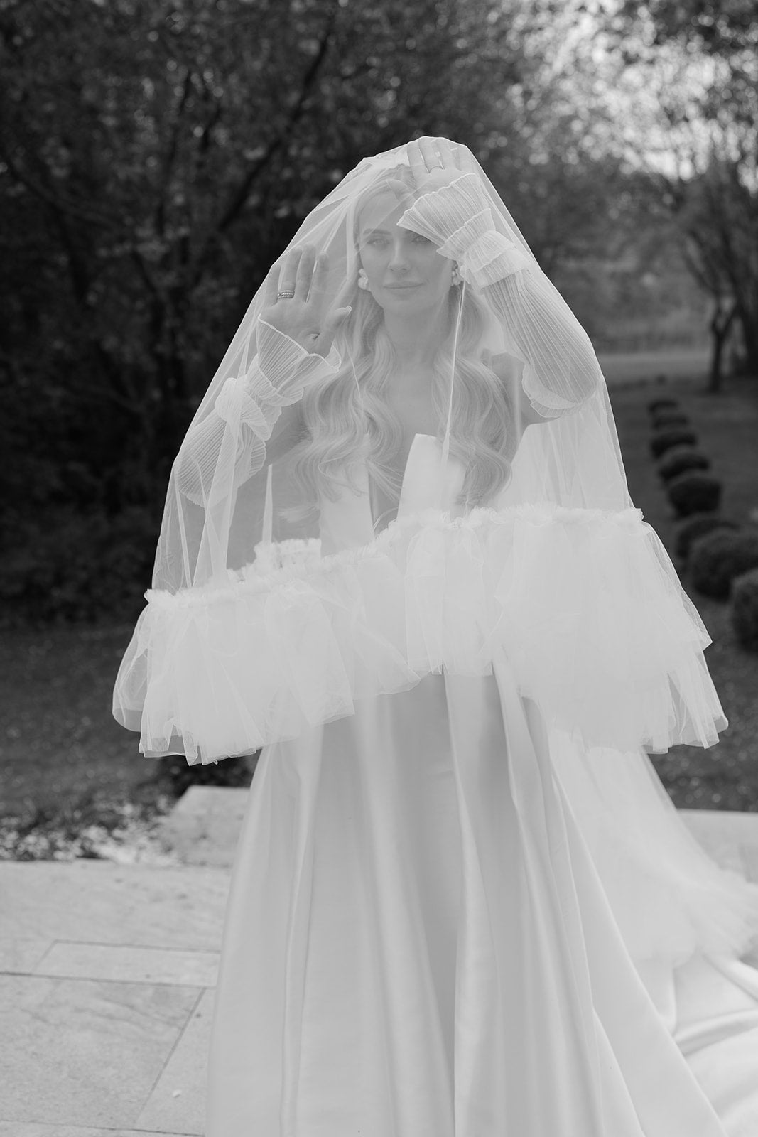 RUFFLE VEIL