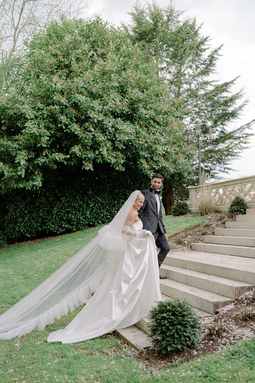 RUFFLE VEIL