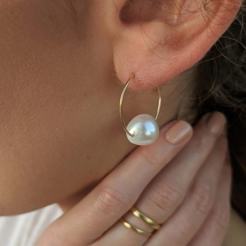 KIRI & BELLE | OLIVIA LARGE PEARL WIRE HOOP EARRINGS