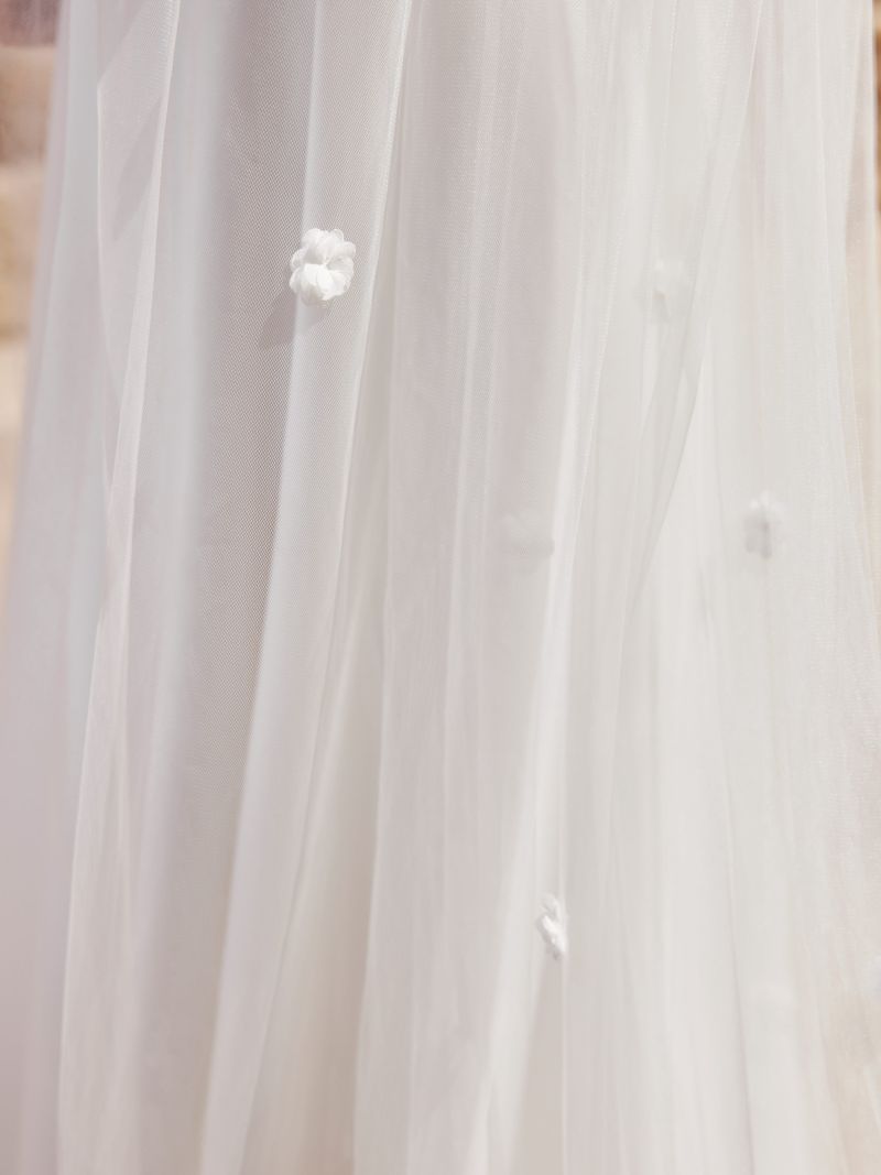 VEIL WITH 3D FLOWERS | 250CM