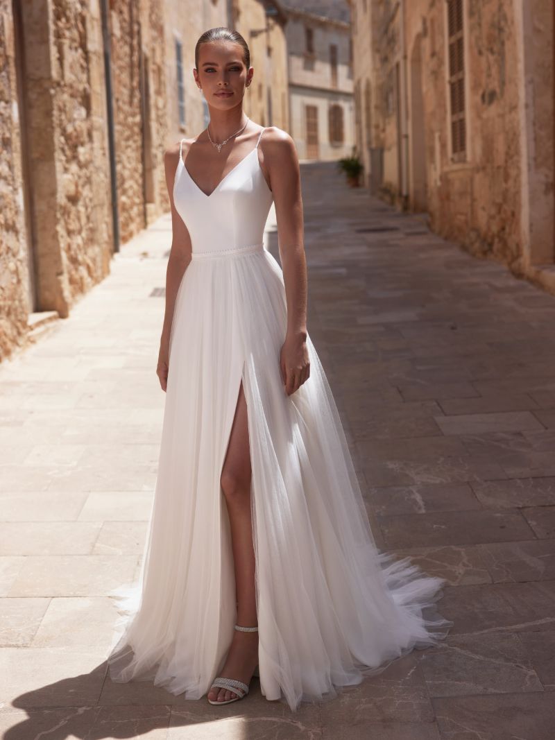 DETACHABLE TULLE TRAIN